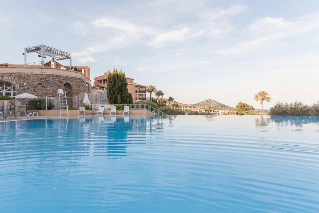 Cadre D'Exception: Panoramic Sea View Apartment in Saint-Raphael Exterior photo
