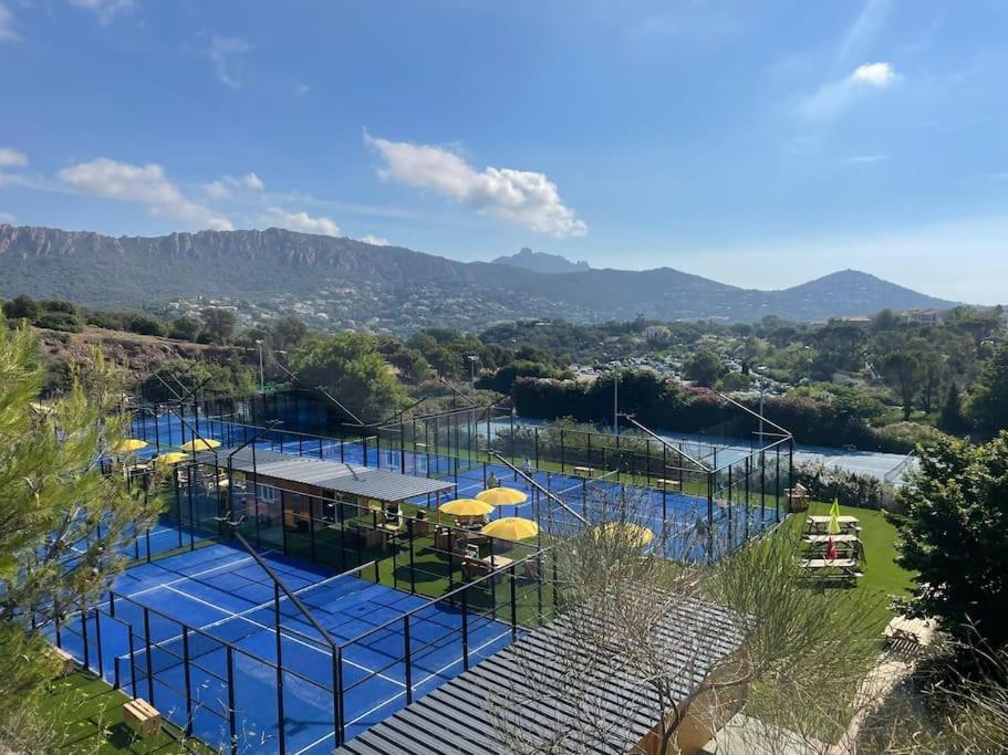 Cadre D'Exception: Panoramic Sea View Apartment in Saint-Raphael Exterior photo