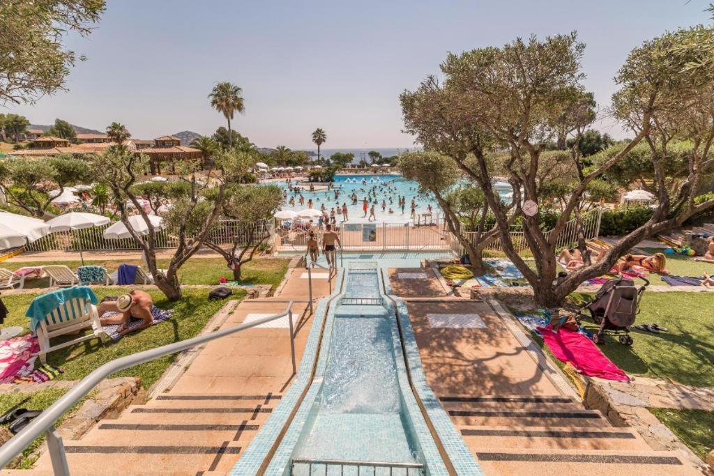Cadre D'Exception: Panoramic Sea View Apartment in Saint-Raphael Exterior photo