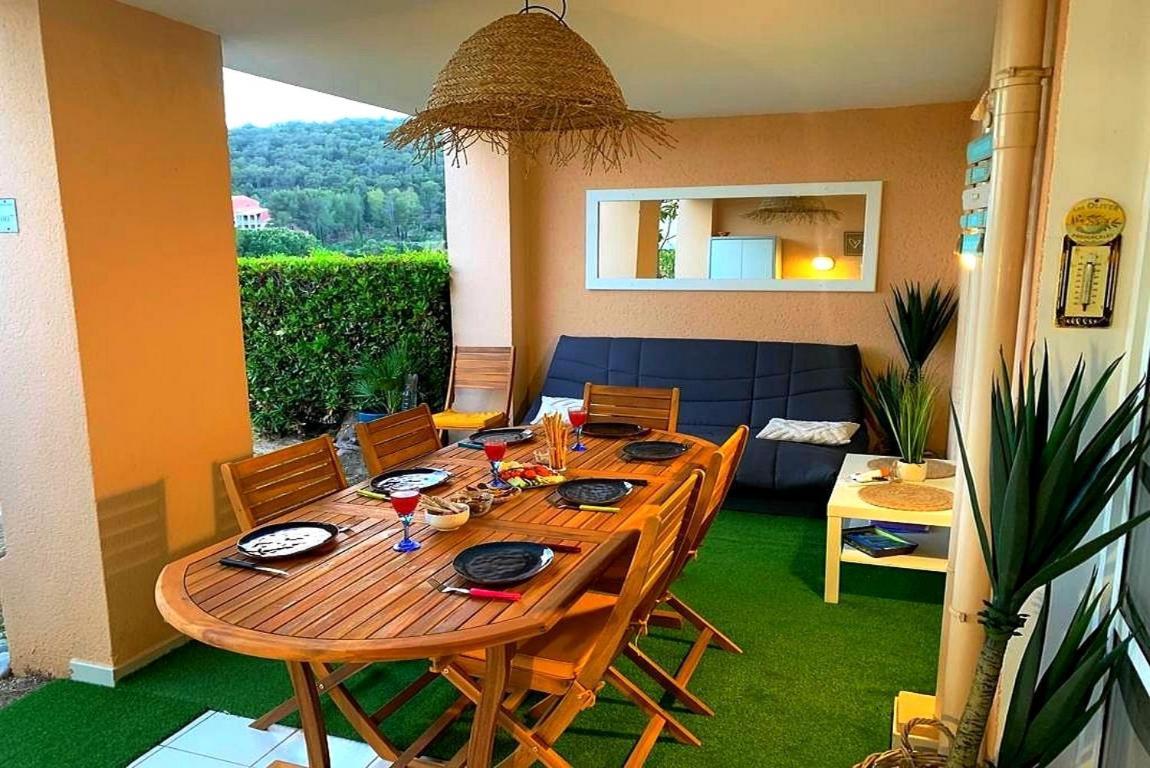 Cadre D'Exception: Panoramic Sea View Apartment in Saint-Raphael Exterior photo