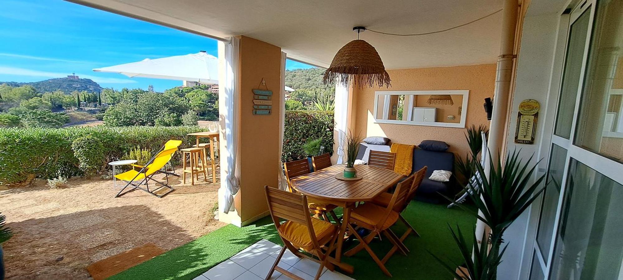 Cadre D'Exception: Panoramic Sea View Apartment in Saint-Raphael Exterior photo