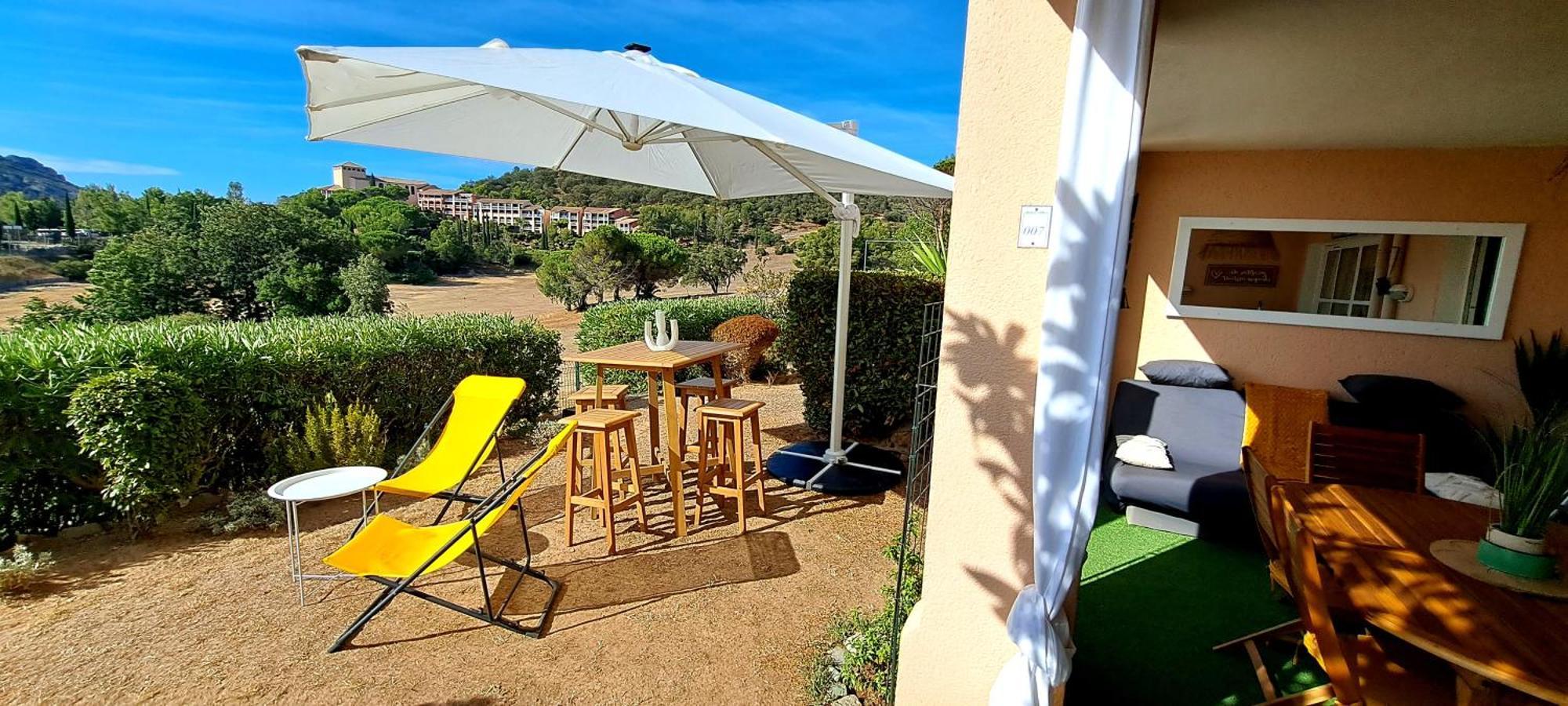 Cadre D'Exception: Panoramic Sea View Apartment in Saint-Raphael Exterior photo