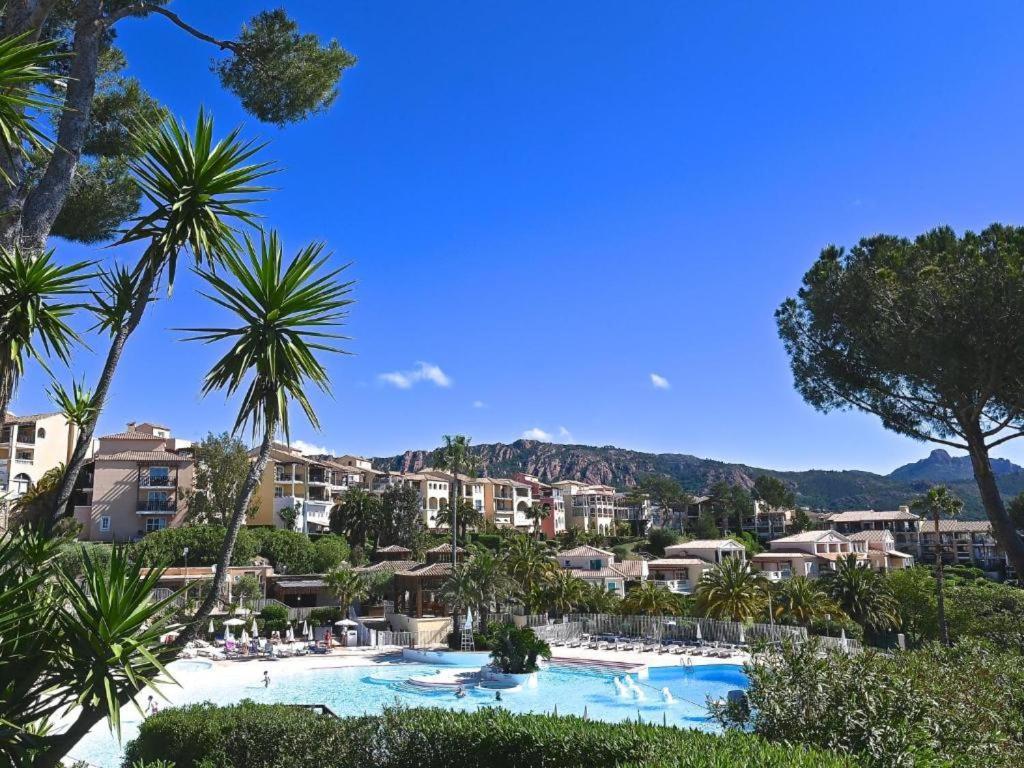 Cadre D'Exception: Panoramic Sea View Apartment in Saint-Raphael Exterior photo