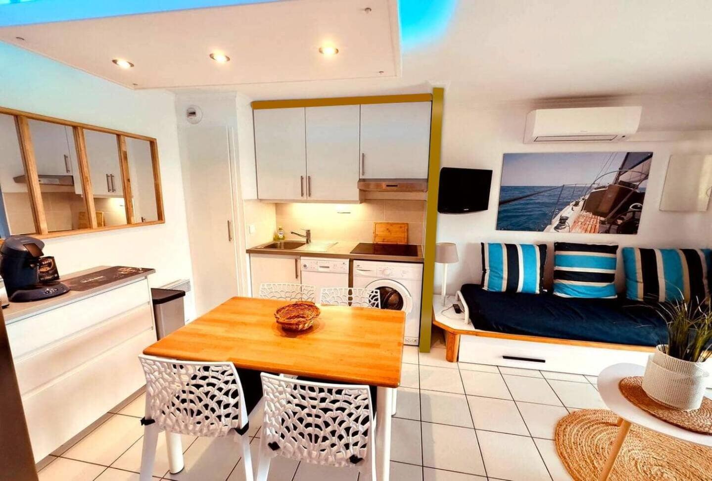Cadre D'Exception: Panoramic Sea View Apartment in Saint-Raphael Exterior photo